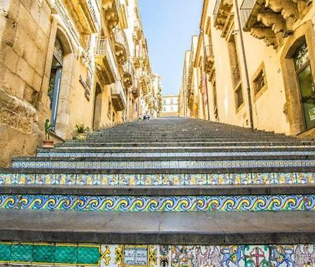 A Due Passi Dalla Scalinata Rooms Caltagirone Exterior foto