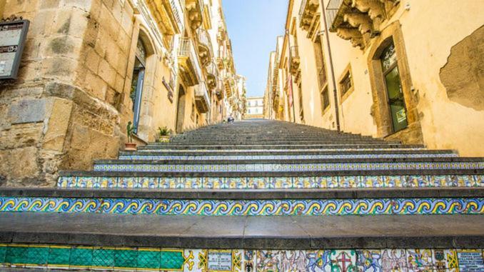 A Due Passi Dalla Scalinata Rooms Caltagirone Exterior foto